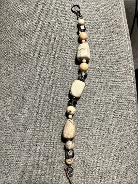 Barse Beaded Toggle Bracelet in Gray & White